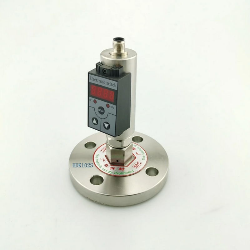 賀迪HDK102S智能數顯開關是用于水電，自來水，等行業進行測量顯示和控制。